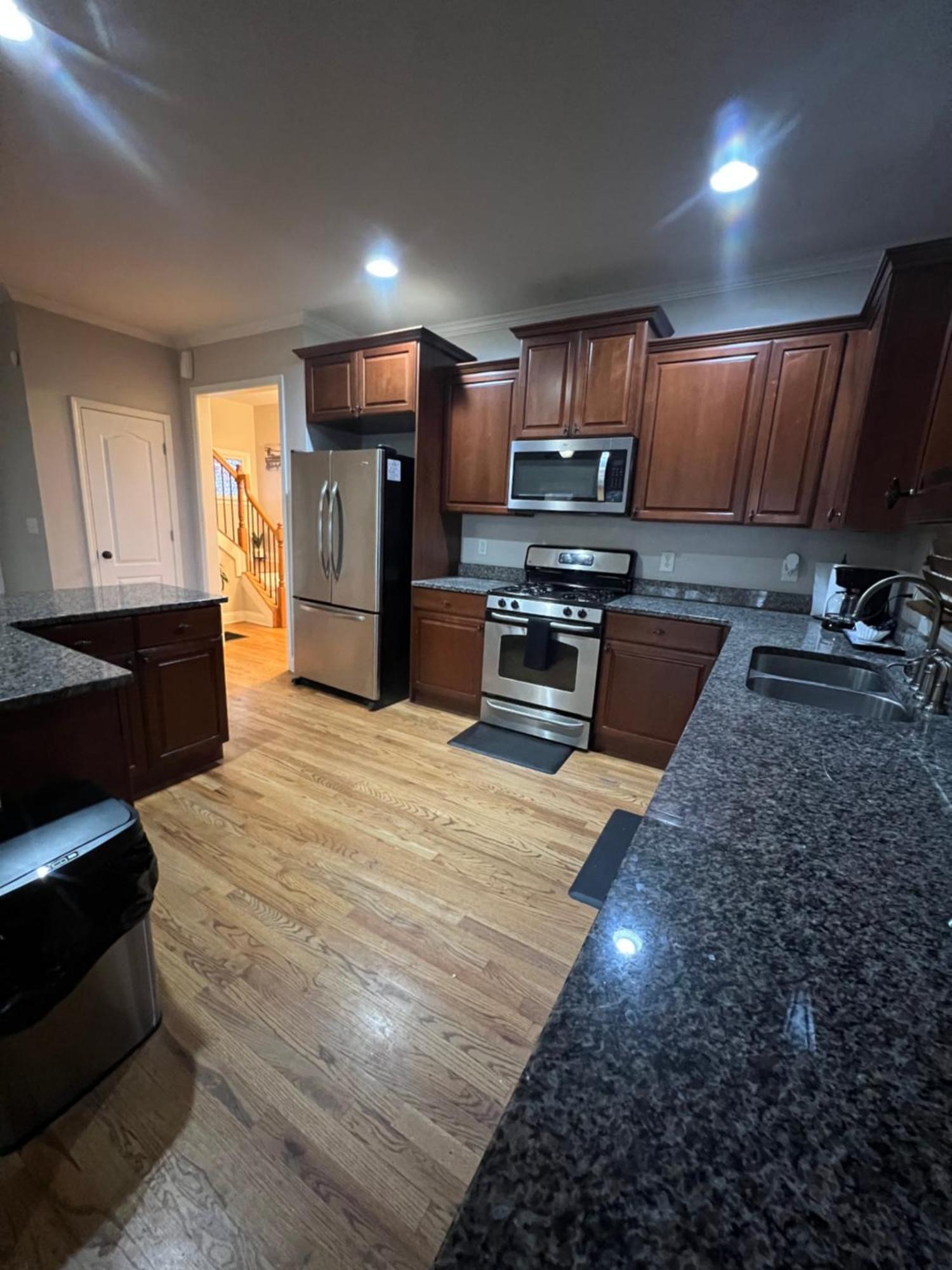 Spacious Gorgeous 3bd With Large Deck Close To Everything Casa vacanze